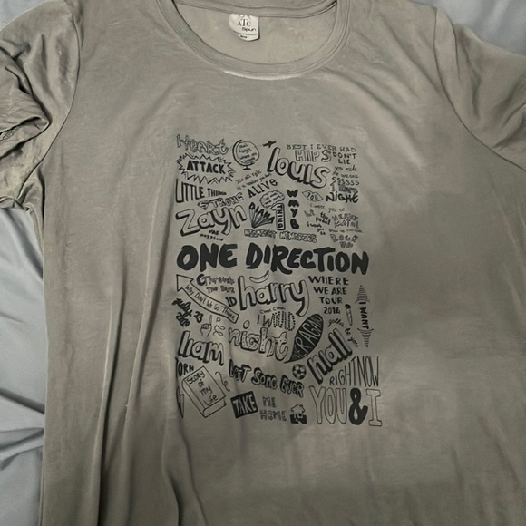 One direction shirt - Picture 1 of 1